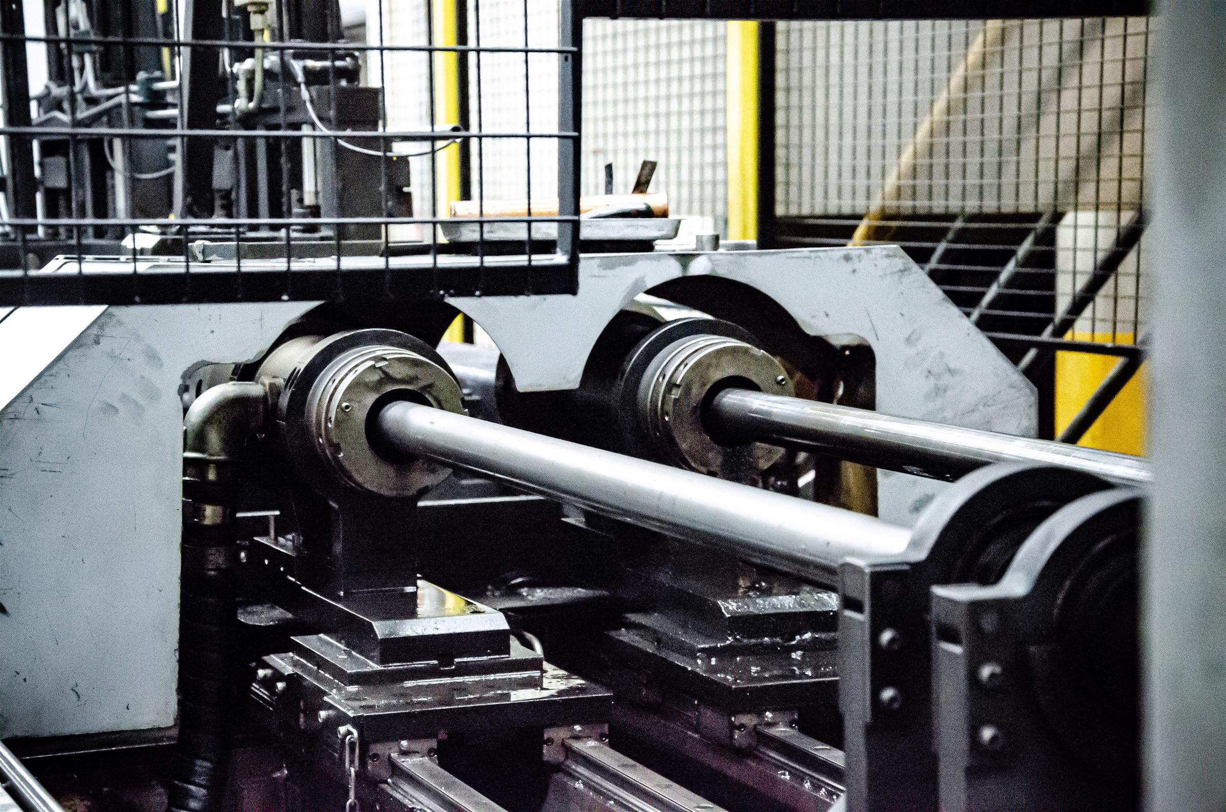 Twin spindle deep hole drilling machine set up with long precision components