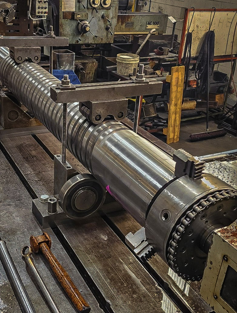 Large cylindrical component set up for BTA counter-rotating drilling